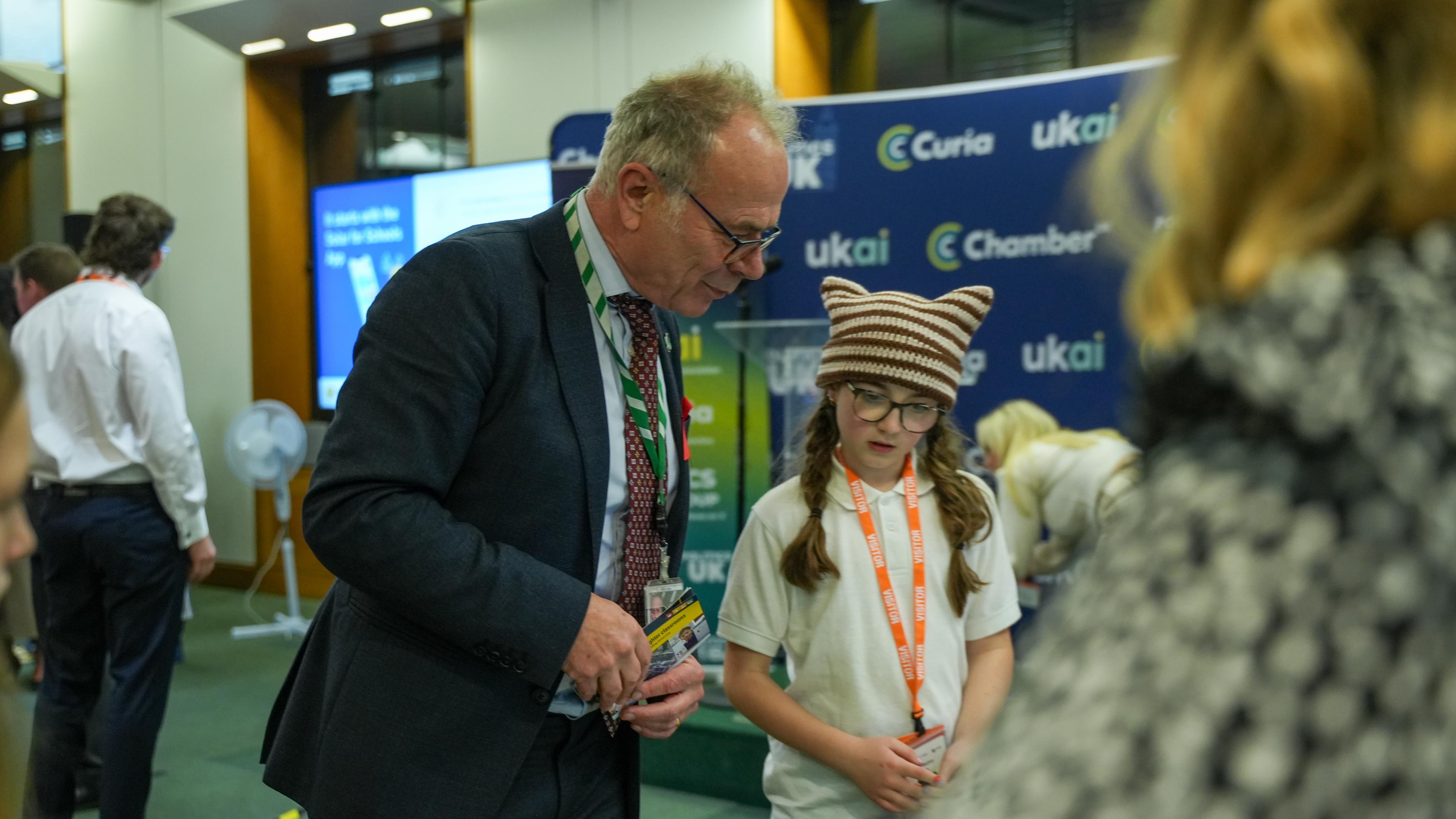 Simon Opher MP meets students at Westminster